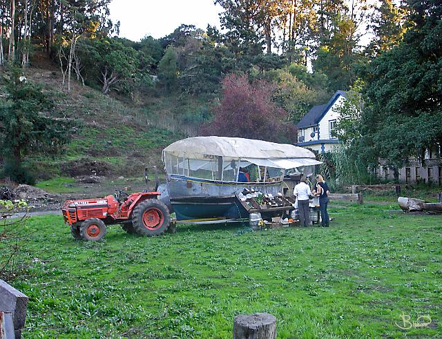 DSC07989.JPG - Tractor +  Boat  = Cafe