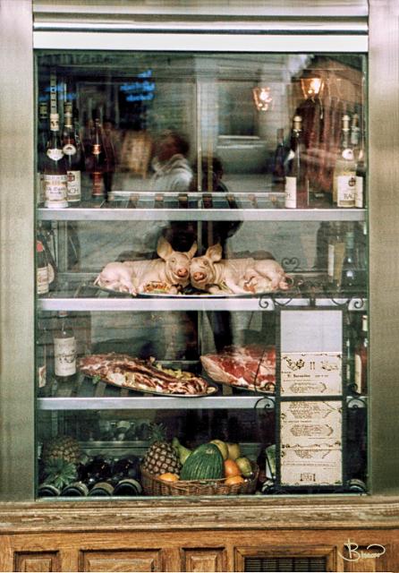 piggies.tif - Restaurant Display, Barcelona